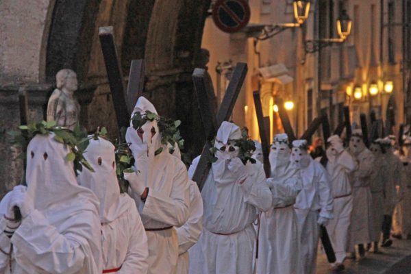 Incappucciati: processione del venerdì Santo di Isernia